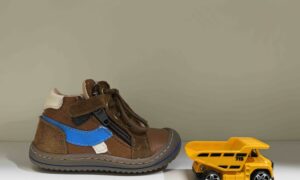 Basket GBB montante à lacets + zip camel et bleu