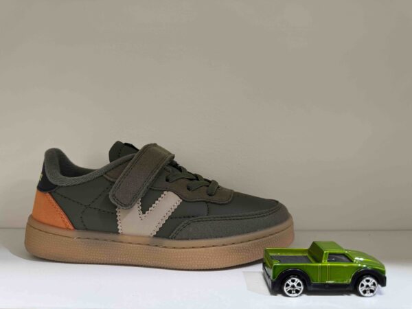 Basket VICTORIA à scratch en kaki, beige et orange
