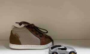 Basket SHOOPOM montante à lacets + zip, en camel et beige