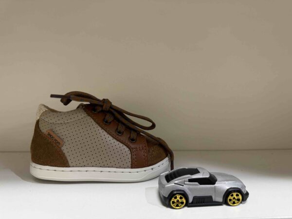 Basket SHOOPOM montante à lacets + zip, en camel et beige