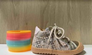 Basket BISGAARD montante à lacets + zip motifs à fleurs