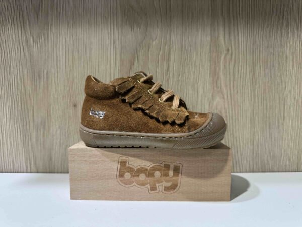 Basket BOPY à lacets + zip, camel + frange avec bout renforcé