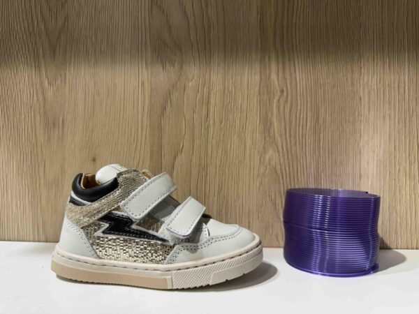 Basket montante GBB à scratch, en doré et blanc avec éclair
