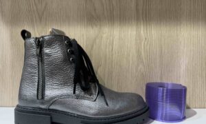 Bottine GBB à lacets + zip, en cuir irisé gris