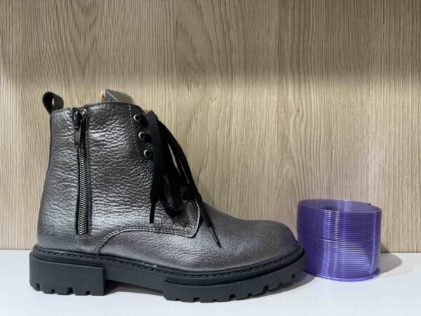 Bottine GBB à lacets + zip, en cuir irisé gris