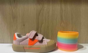 Basket VICTORIA à scratch, en nubuck rose et orange