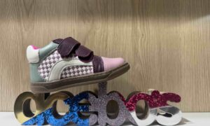 Basket montante ACEBOS à scratch, violet et damier