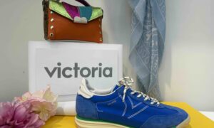 Basket VICTORIA : bleu électrique