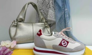 Basket NO NAME FLEX : nude et rouge