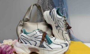 Basket GIO+ forme running : paillettes + bijoux